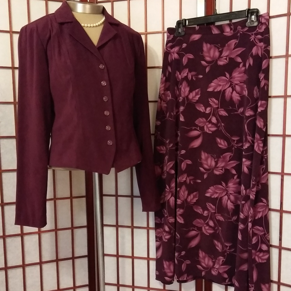 3/$30 CLOSET CLOSING RICH PLUM 2 PIECE SKIRT SET